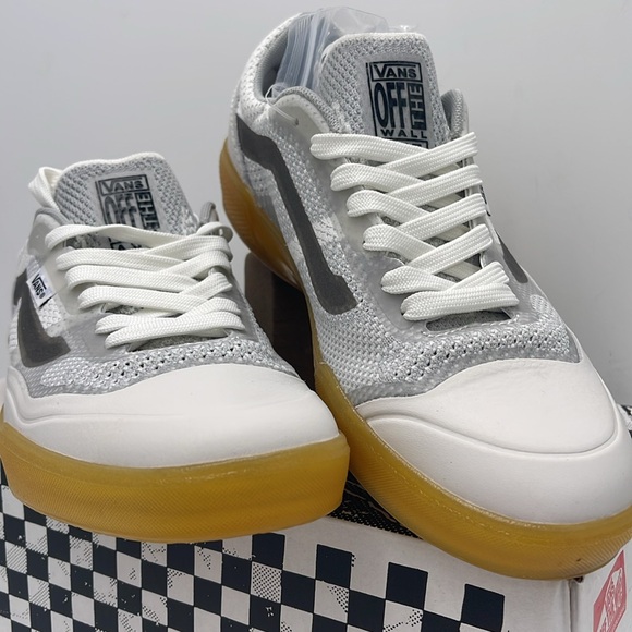 Vans Men’s Ave Knit. White/Gum
VN0005UW9DH
Sneakers - Picture 6 of 16